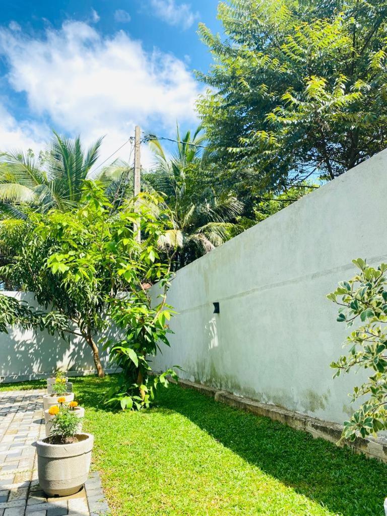 Twinstop Villa Minuwangoda Bagian luar foto